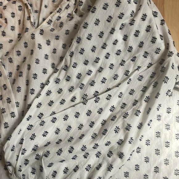 Universal Thread women’s top in a size XXL. - Picture 4 of 6